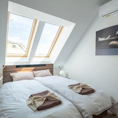 Large Terrace In Old Center Of By Flat Mаnager Apartamento
